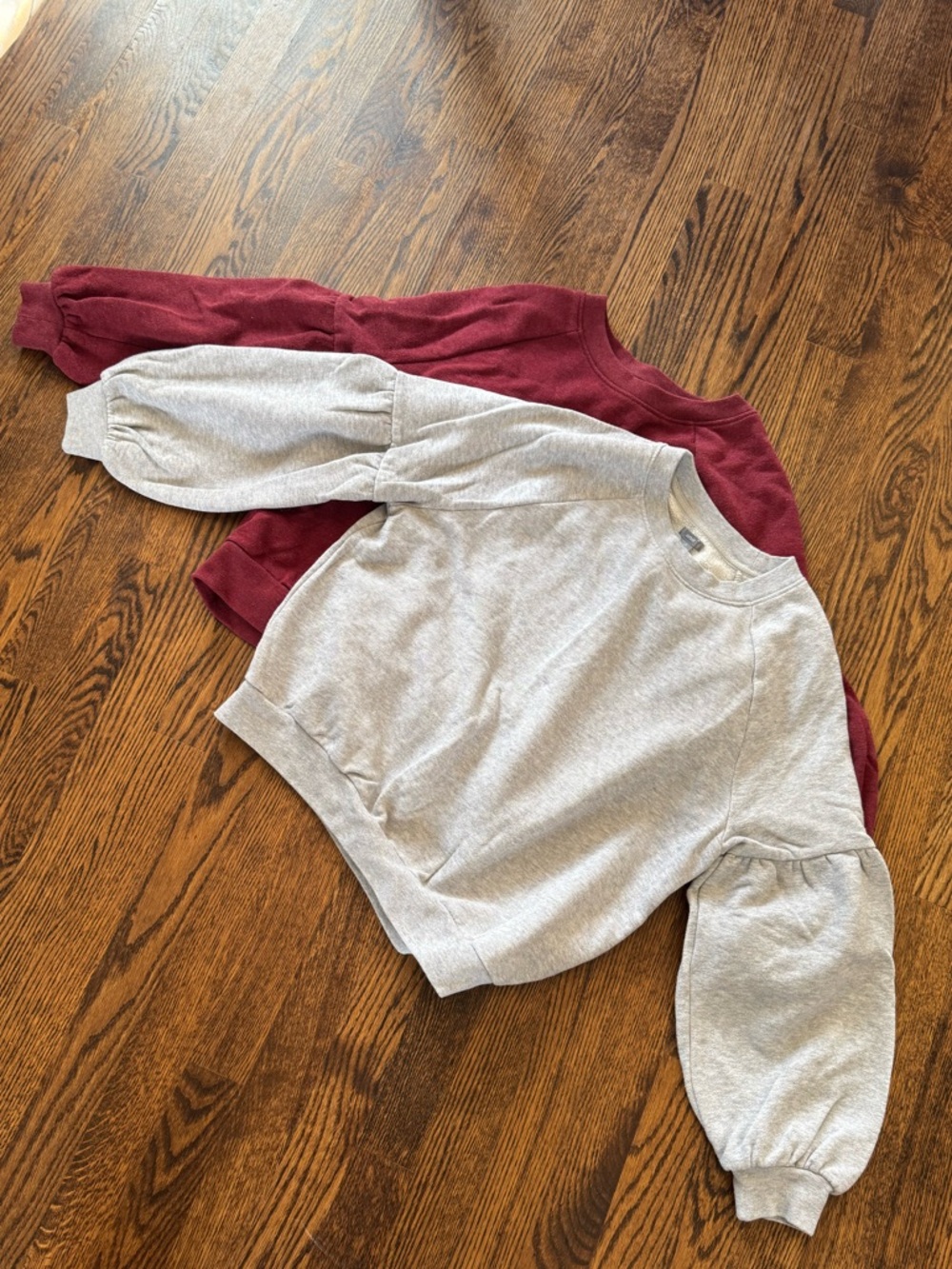Aerie Set of two Puff-Sleeve Sweatshirt - Gray and crimson